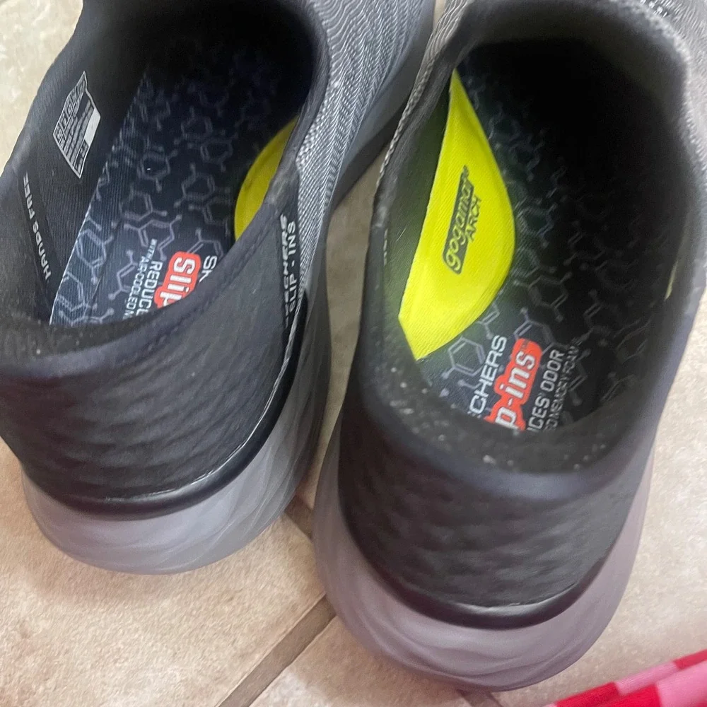 Skechers Slip-ins Hands Free Mens 10 Black Grey Knit Walking Sneakers new DEFECT